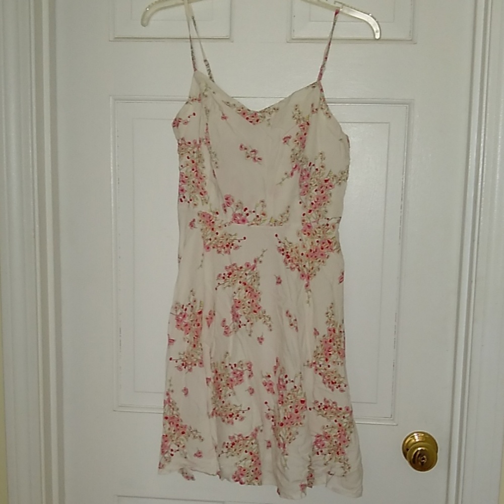 Old Navy dress. Size petite small. With tag